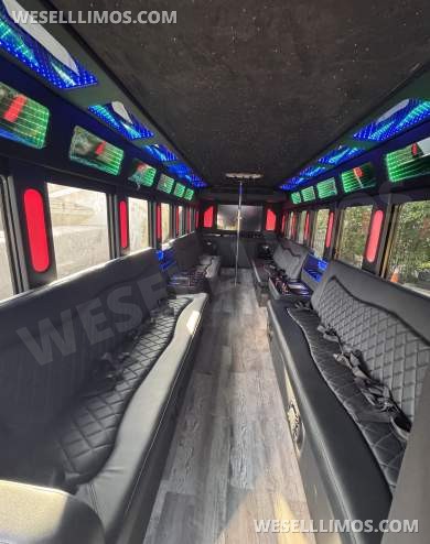 2018 Starcraft Ford F550 Shuttle Bus - Limousine for Sale in glendale, CA - Photo 15