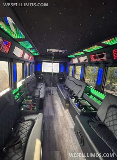 2018 Starcraft Ford F550 Shuttle Bus - Limousine for Sale in glendale, CA - Photo 17