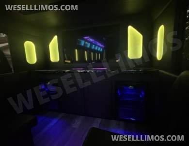 2018 Starcraft Ford F550 Shuttle Bus - Limousine for Sale in glendale, CA - Photo 20