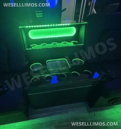 2018 Starcraft Ford F550 Shuttle Bus - Limousine for Sale in glendale, CA - Photo 23