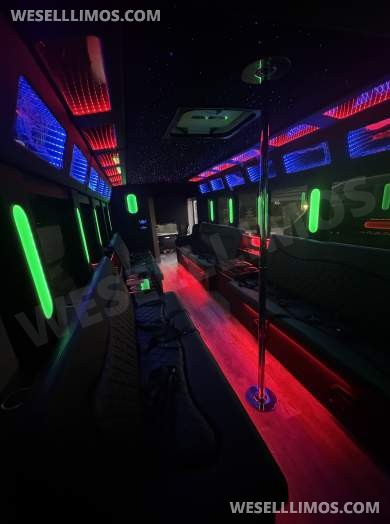 2018 Starcraft Ford F550 Shuttle Bus - Limousine for Sale in glendale, CA - Photo 27