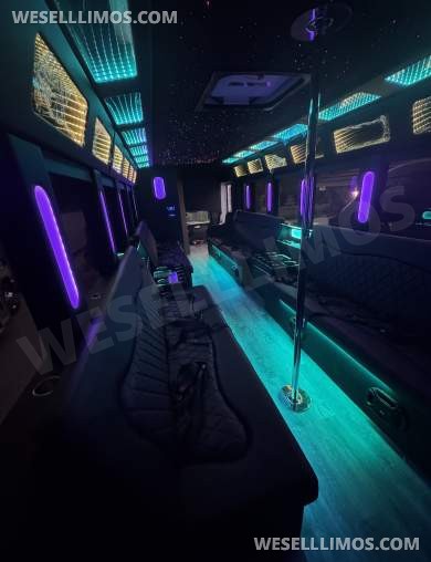 2018 Starcraft Ford F550 Shuttle Bus - Limousine for Sale in glendale, CA - Photo 29