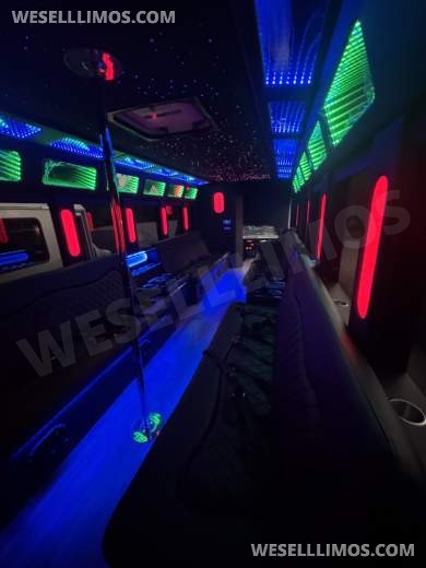 2018 Starcraft Ford F550 Shuttle Bus - Limousine for Sale in glendale, CA - Photo 32