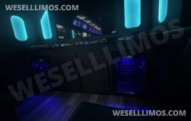 2018 Starcraft Ford F550 Shuttle Bus - Limousine for Sale in glendale, CA - Photo 35