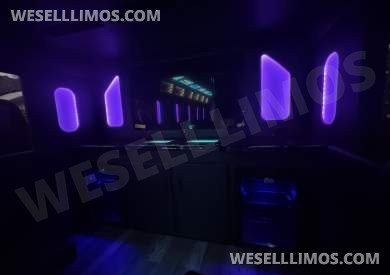2018 Starcraft Ford F550 Shuttle Bus - Limousine for Sale in glendale, CA - Photo 36