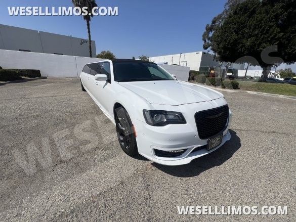 2021 Chrysler 300 5th Door Limousine for Sale in Corona, CA - Photo 2