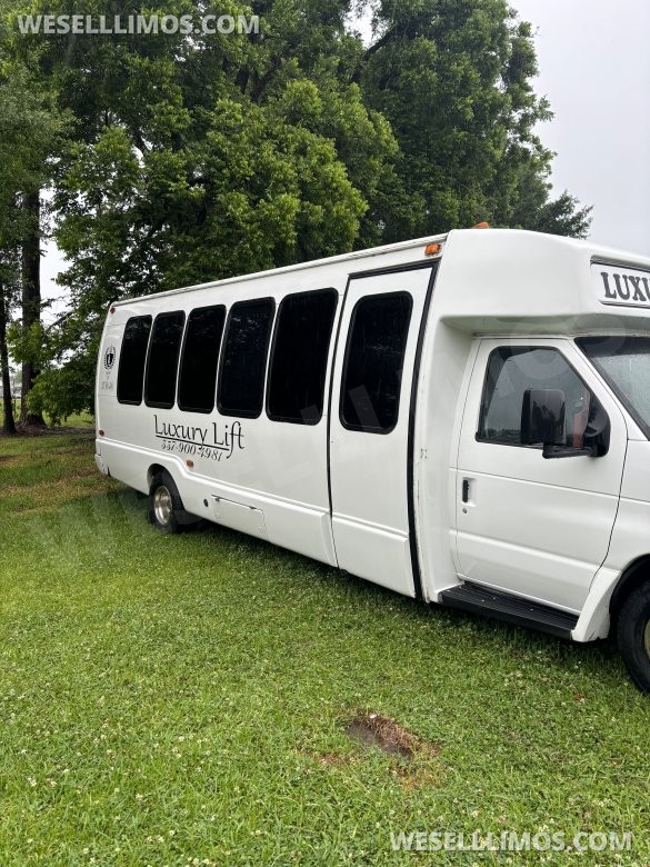 2005 Chevrolet E350 Limo Bus for Sale in Lafayette, LA - Photo 2