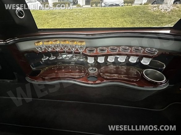 2007 Lincoln Town Car 5-Door Limo Limousine for Sale in Carson, CA - Photo 3