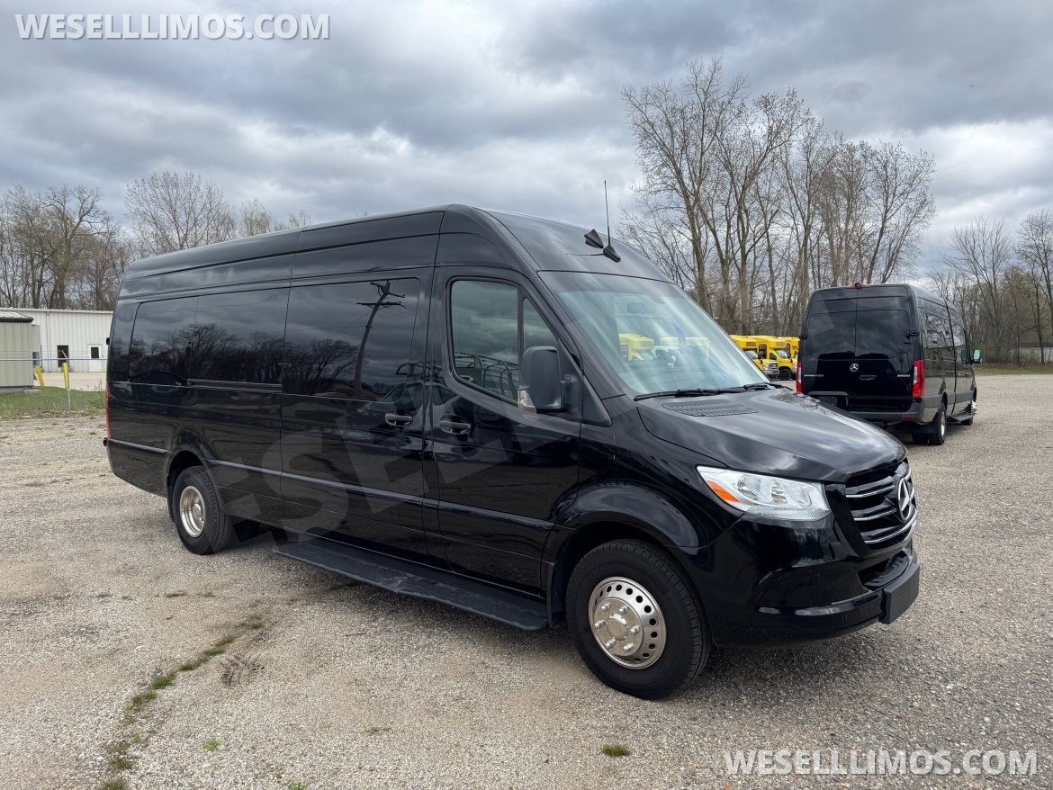Executive Shuttle for Sale in Elkhart, IN - Main Photo
