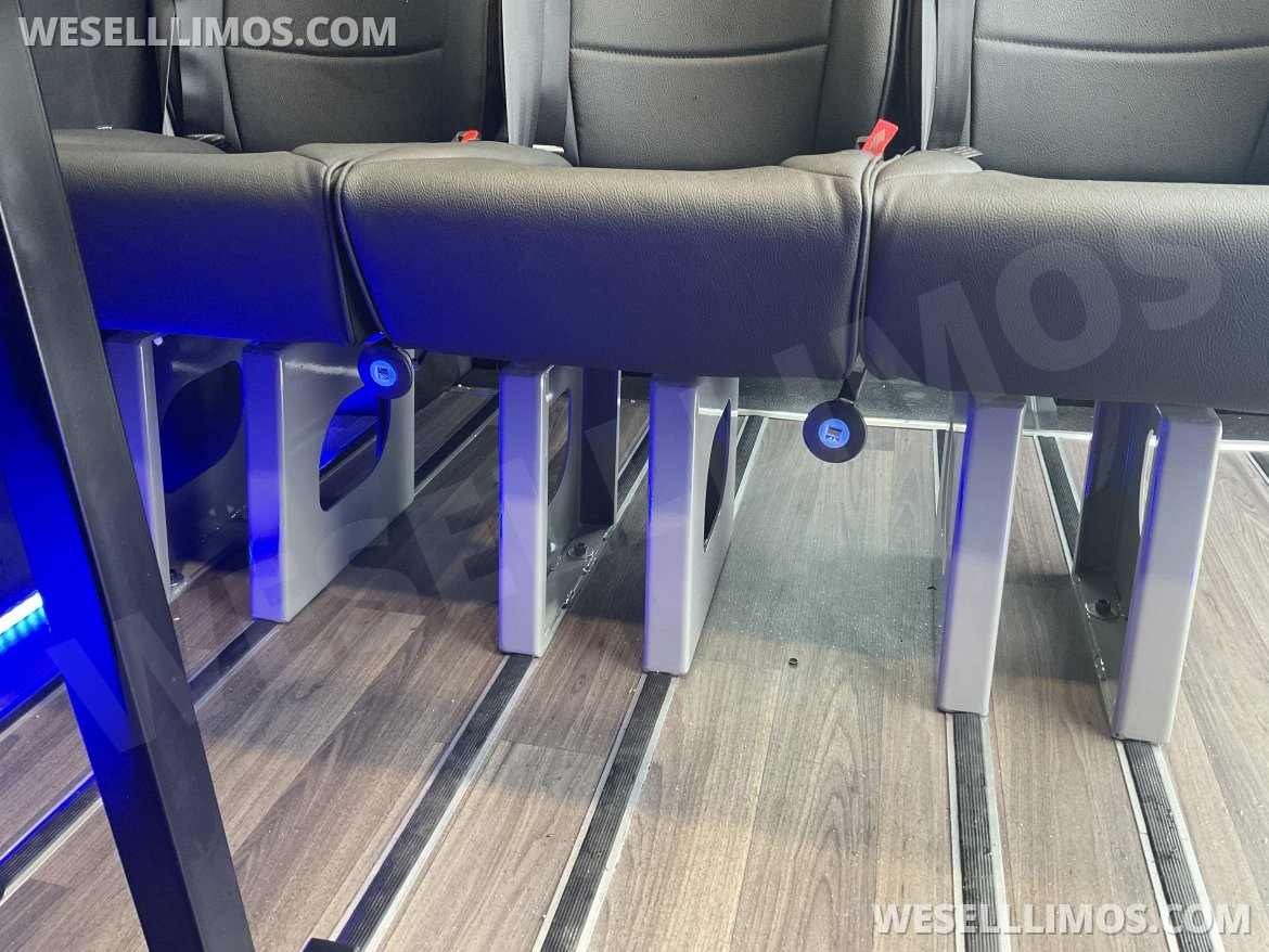 Executive Shuttle for Sale in Elkhart, IN - Photo 6