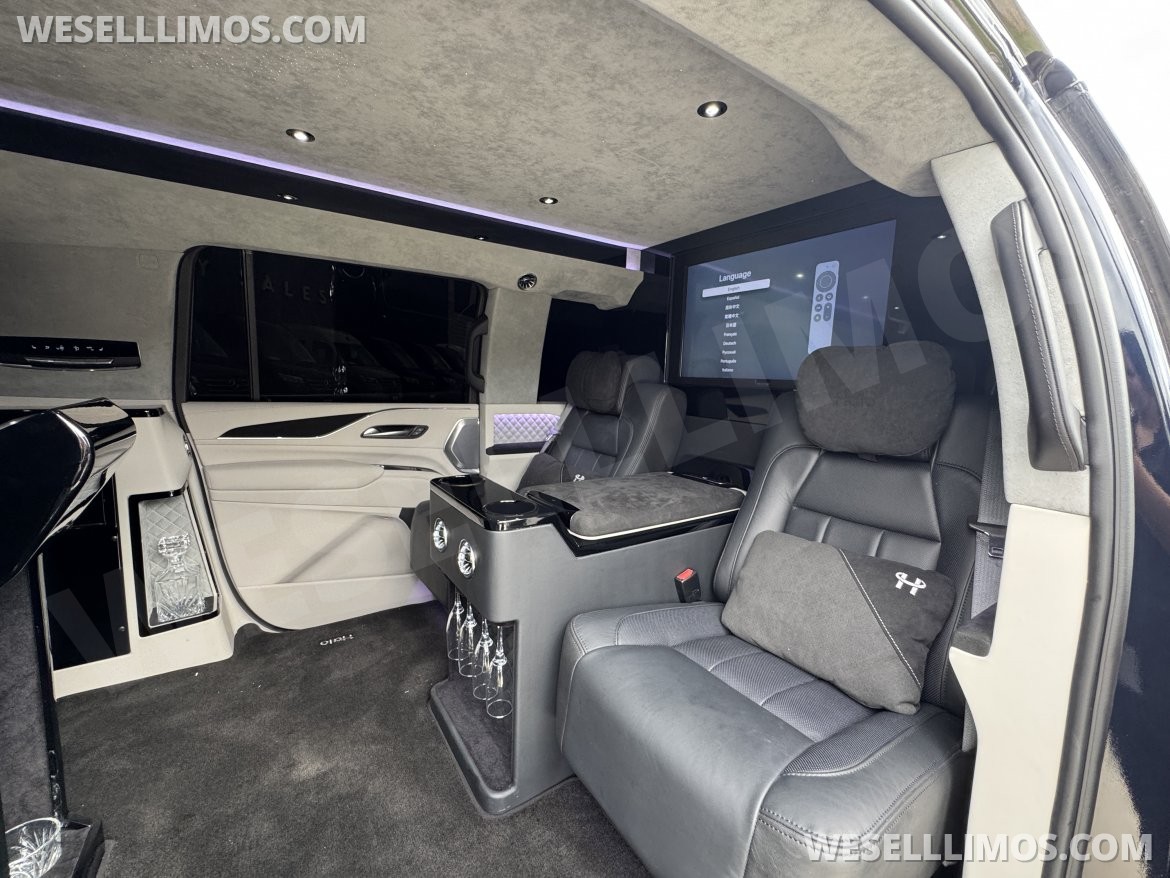 CEO SUV Mobile Office for Sale in Cypress, TX - Photo 17