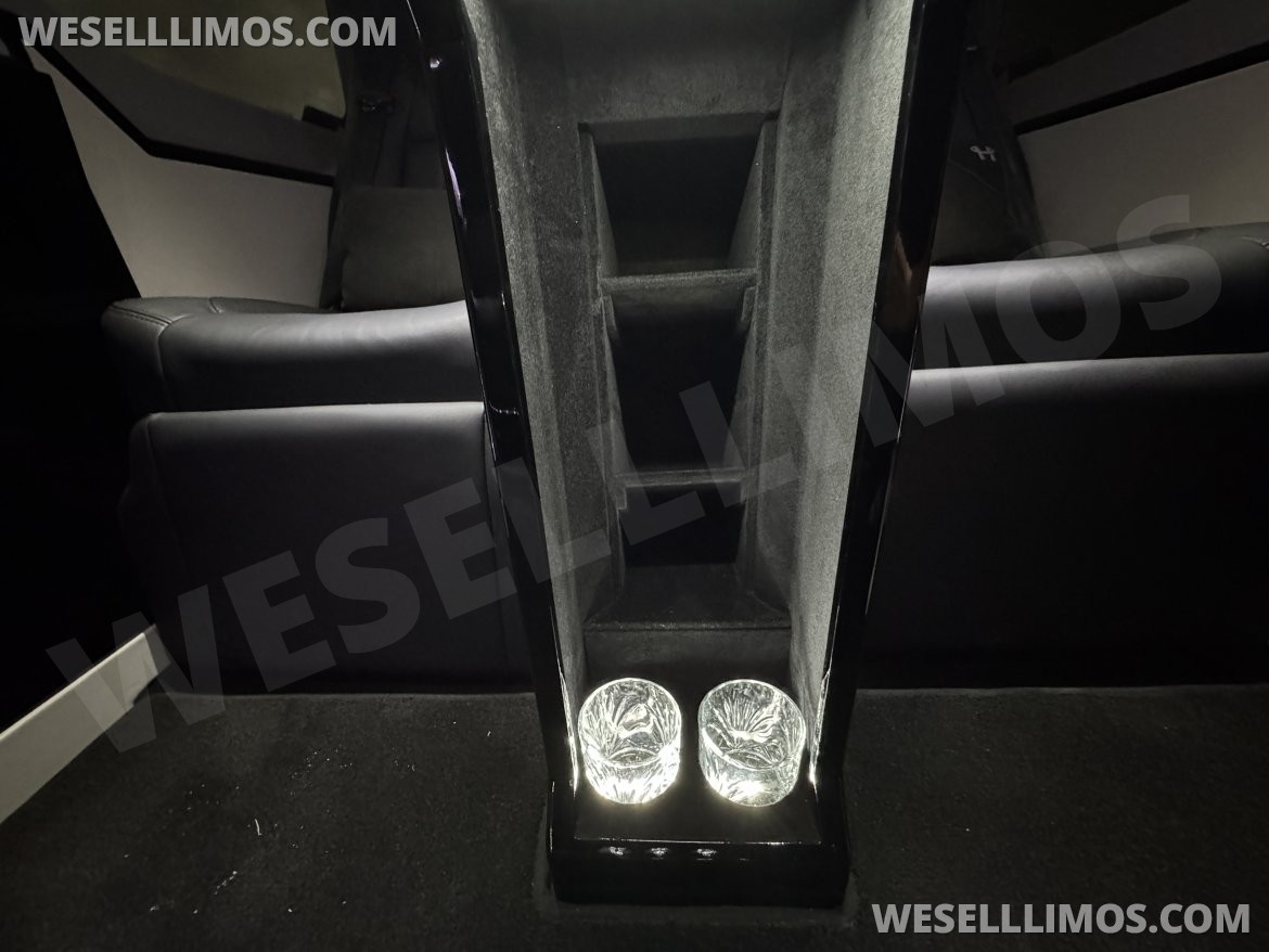 CEO SUV Mobile Office for Sale in Cypress, TX - Photo 27