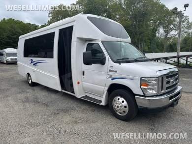 2017 Ford E450 Executive Shuttle for Sale in Westport, MA