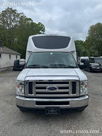 2017 Berkshire Ford E450 Executive Shuttle - Executive Shuttle for Sale in Westport, MA - Photo 10