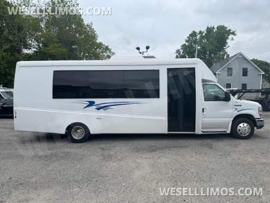 2017 Berkshire Ford E450 Executive Shuttle - Executive Shuttle for Sale in Westport, MA - Photo 11