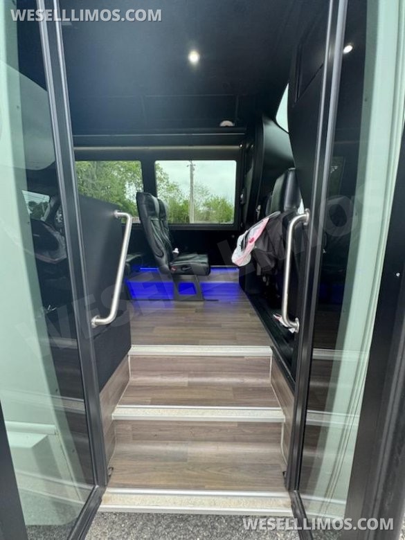 2017 Ford E450 Executive Shuttle for Sale in Westport, MA - Photo 2