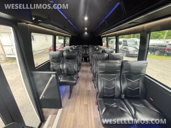 2017 Ford E450 Executive Shuttle for Sale in Westport, MA - Photo 3