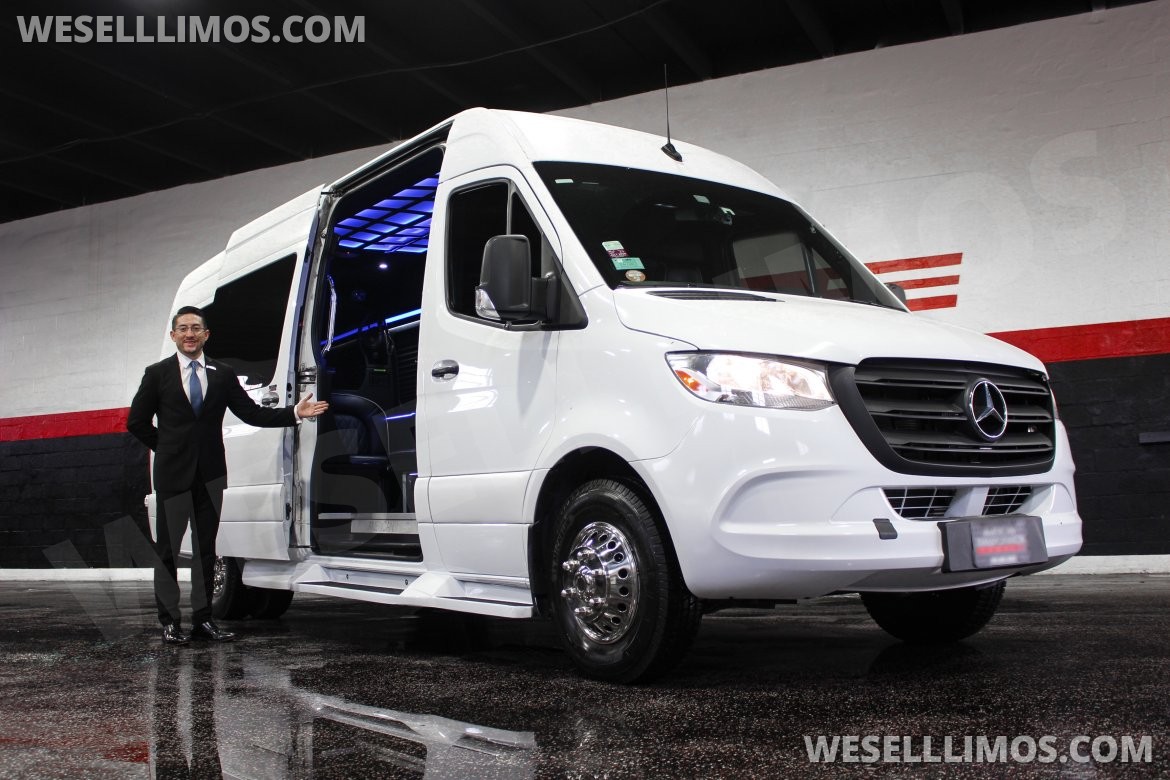 Sprinter for Sale in Miami, FL - Main Photo