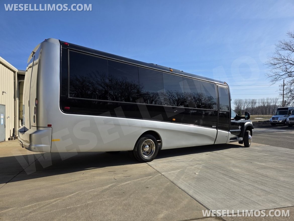 Limo Bus for Sale in Erie, PA - Photo 25