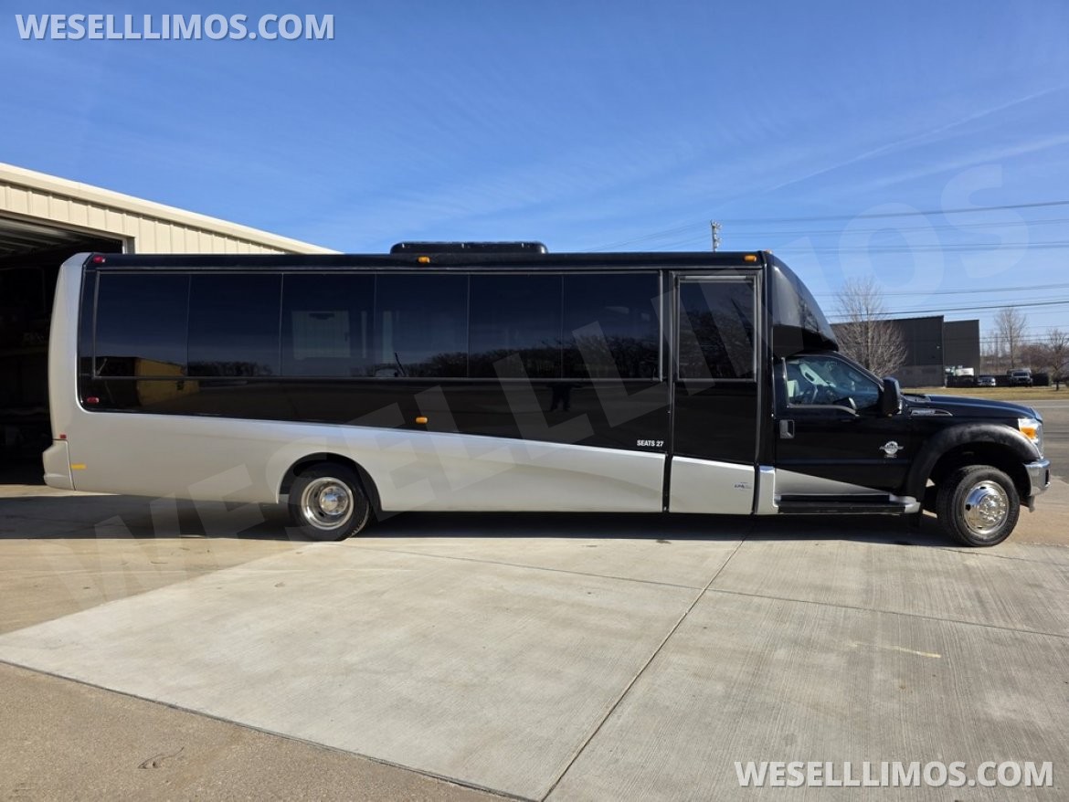 Limo Bus for Sale in Erie, PA - Photo 26