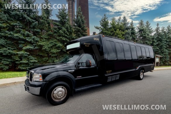 2007 Ford F550 Limo Bus for Sale in Meriden, CT - Main Photo