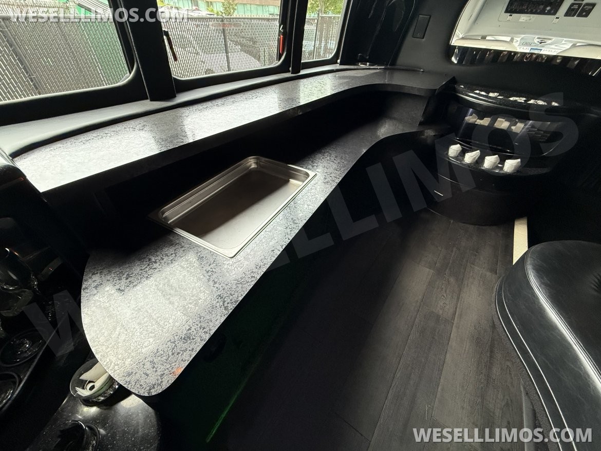 Limo Bus for Sale in Meriden, CT - Photo 10