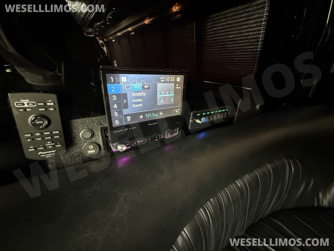 Limo Bus for Sale in Meriden, CT - Photo 13