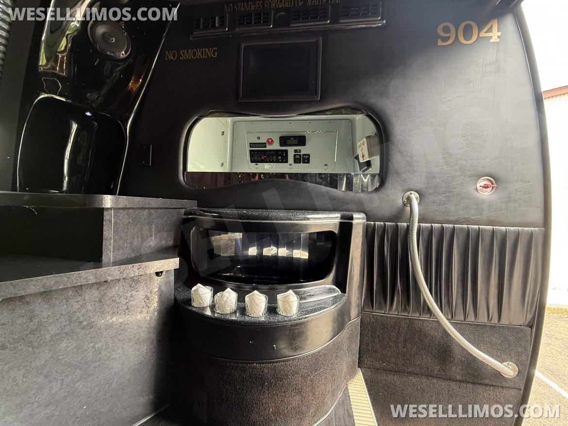 Limo Bus for Sale in Meriden, CT - Photo 17