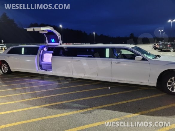 2016 Chrysler 300 Limousine for Sale in Swanzey, NH - Photo 2