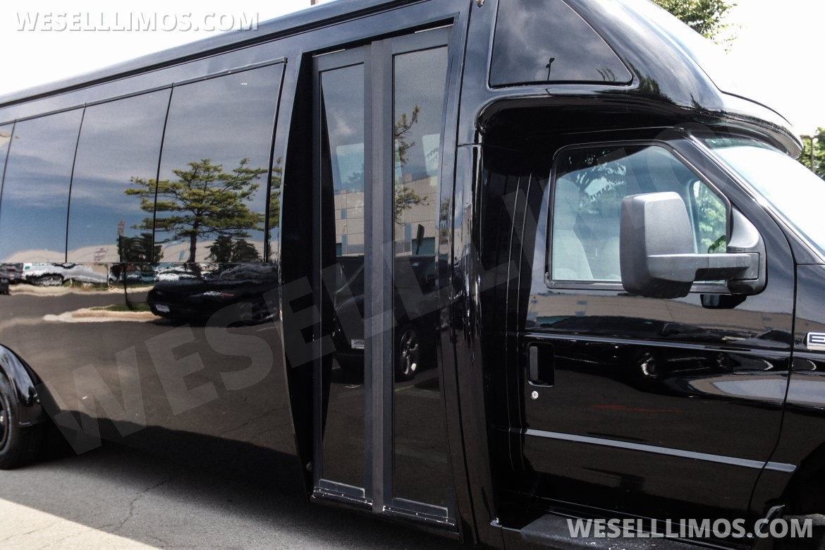 Limo Bus for Sale in Chantilly, VA - Photo 3