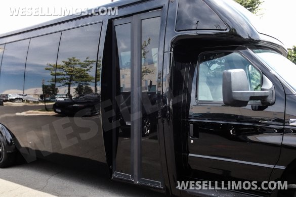 2018 Ford E-450SD Limo Bus for Sale in Chantilly, VA - Photo 3