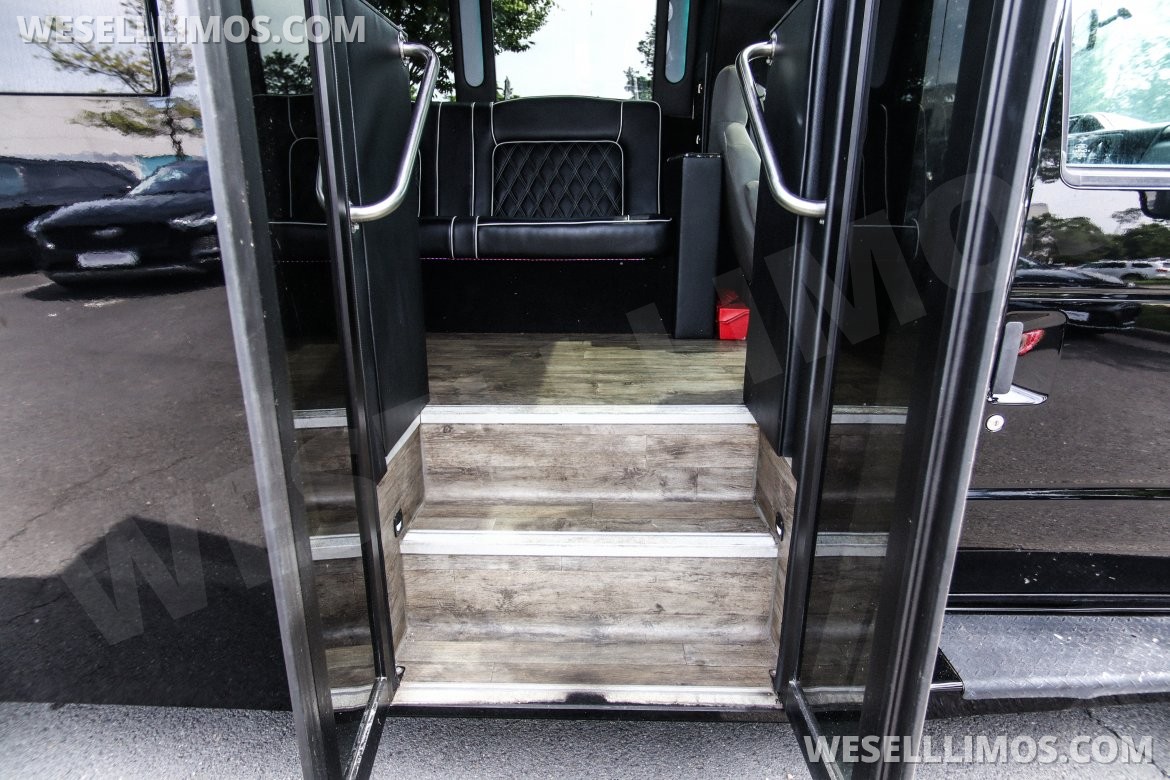 Limo Bus for Sale in Chantilly, VA - Photo 4
