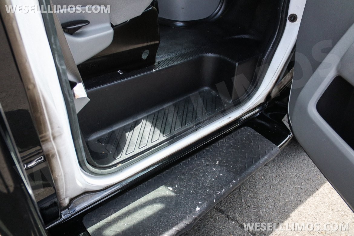 Limo Bus for Sale in Chantilly, VA - Photo 56