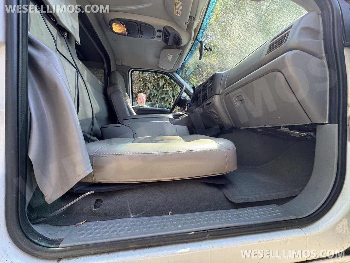 SUV Stretch for Sale in santa clarita, CA - Photo 6