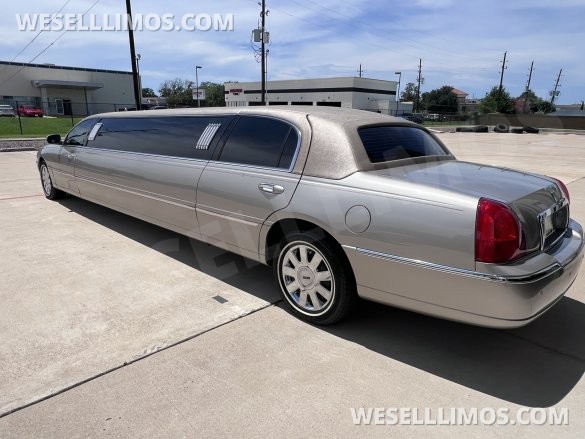 2004 Lincoln Town Car Limousine for Sale in Houston, TX - Main Photo