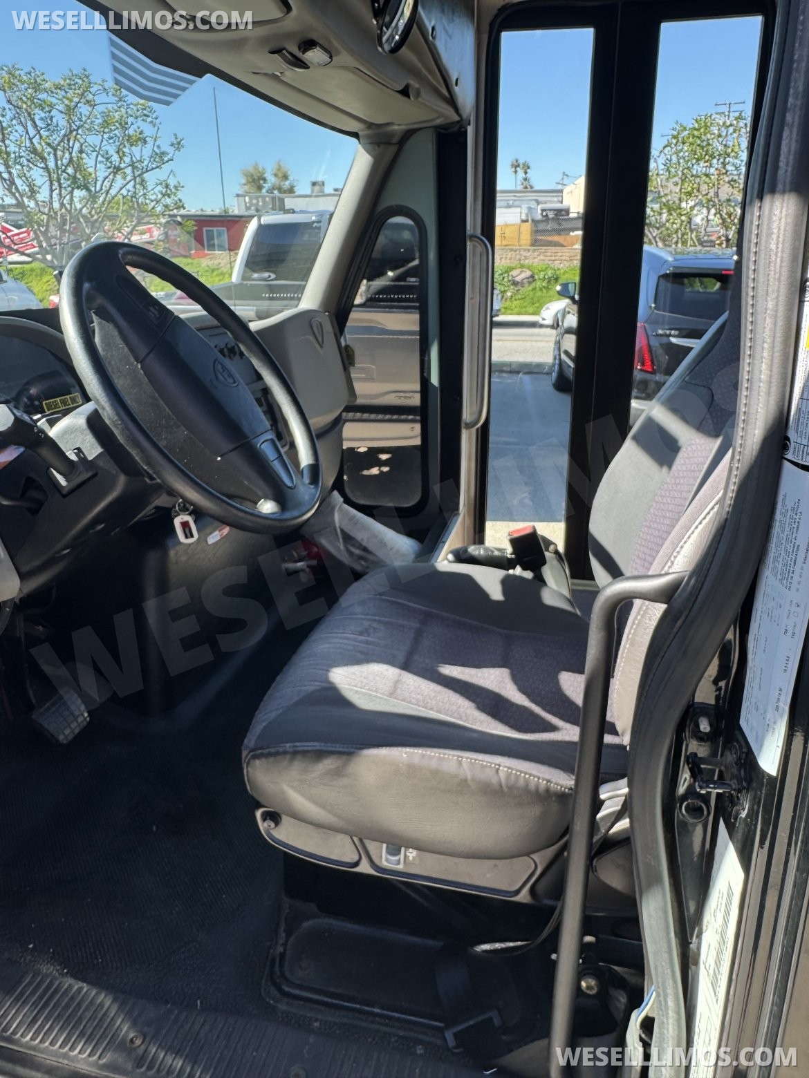 Limo Bus for Sale in Laguna Niguel, CA - Photo 9
