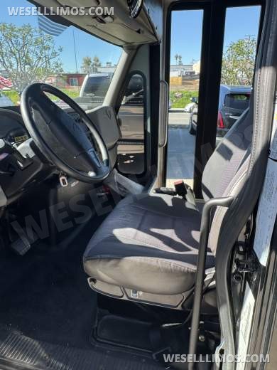 2014 Specialty Vehicles Group International navistar diesel Limo Bus - Limo Bus for Sale in Laguna Niguel, CA - Photo 9