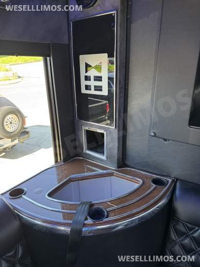 2014 Specialty Vehicles Group International navistar diesel Limo Bus - Limo Bus for Sale in Laguna Niguel, CA - Photo 14