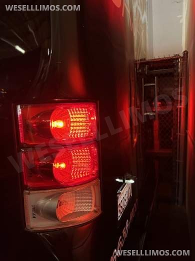 2012 Newport Carter Reed Grech Engineer Ford F550 Executive Shuttle - Executive Shuttle for Sale in Sacramento, CA - Photo 11