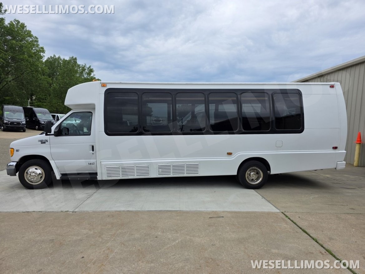 Limo Bus for Sale in Erie, PA - Photo 23