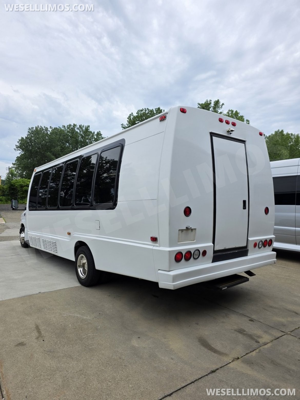 Limo Bus for Sale in Erie, PA - Photo 25