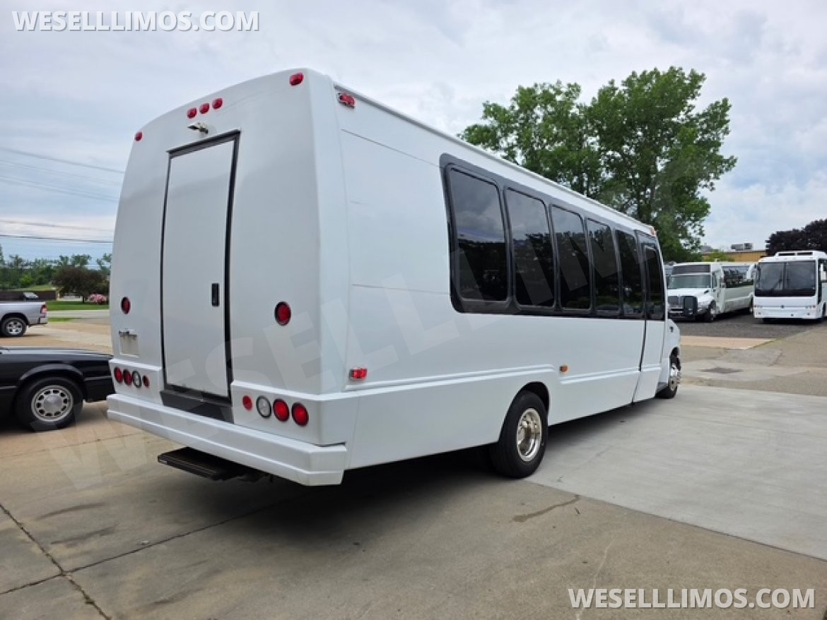 Limo Bus for Sale in Erie, PA - Photo 38