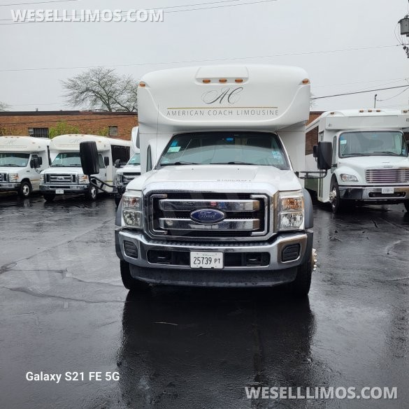 2015 Ford F550 Executive Shuttle for Sale in Addison, IL - Photo 3