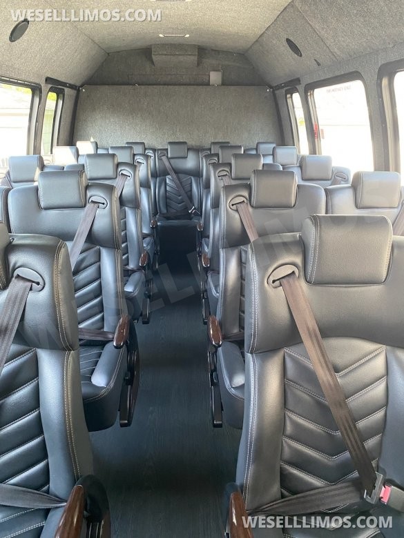 2018 Ford E450 Executive Shuttle for Sale in Annapolis, MD - Photo 2