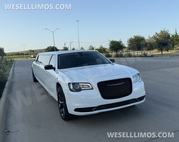 2023 Chrysler 300 140" 10Pax Limousine for Sale in Dallas, TX - Photo 2