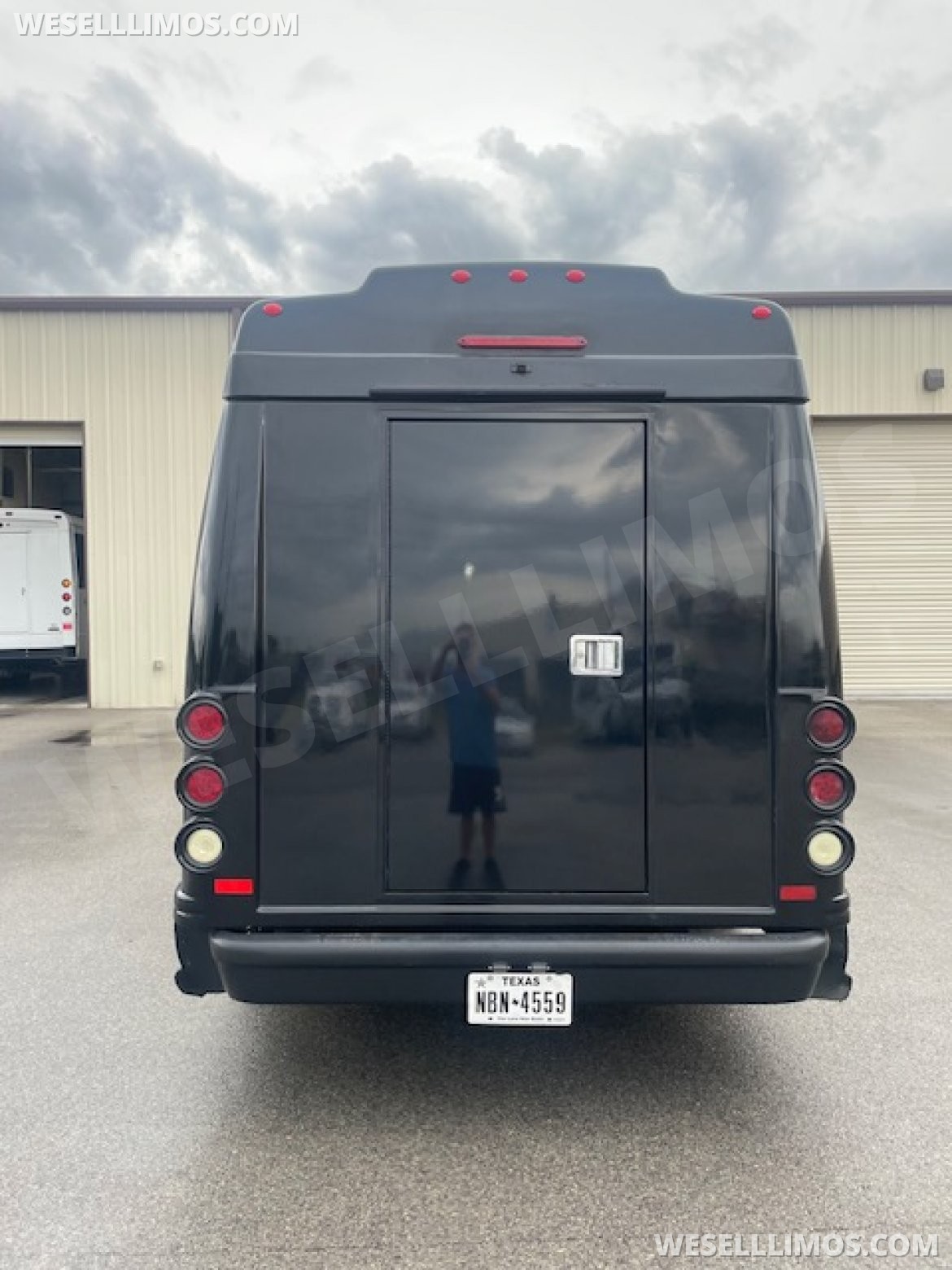 Limo Bus for Sale in Austin, TX - Photo 5