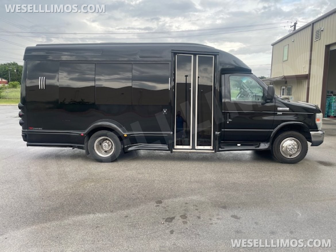 Limo Bus for Sale in Austin, TX - Photo 7