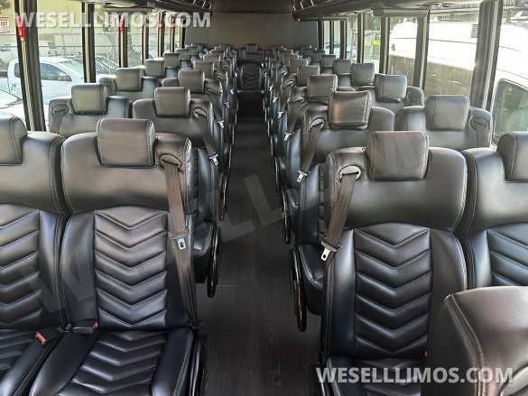 2018 Freightliner M2106 Passenger Bus Executive Shuttle for Sale in Carson, CA - Photo 2