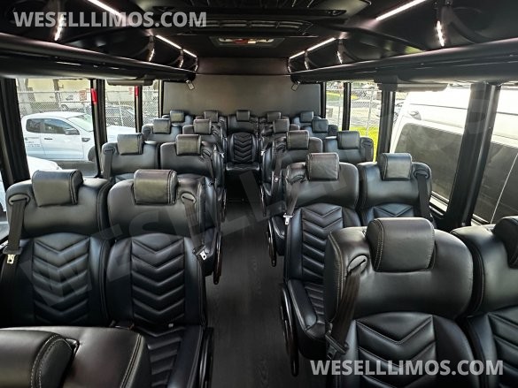 2018 Freightliner M2106 Passenger Bus Executive Shuttle for Sale in Carson, CA - Photo 3