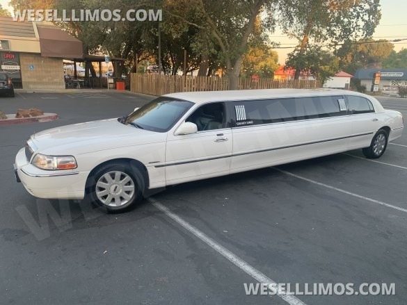 2005 Lincoln Towncar 120" Stretch Limousine for Sale in Antelope, CA - Photo 2